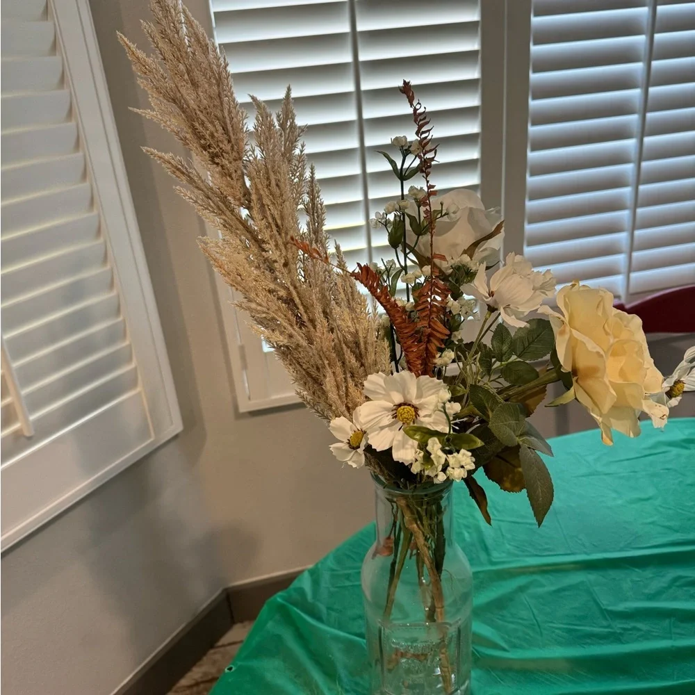 FAUX FLOWERS!No Sun ☀️ or water 💦 needed!See pic 4 more details & measurements